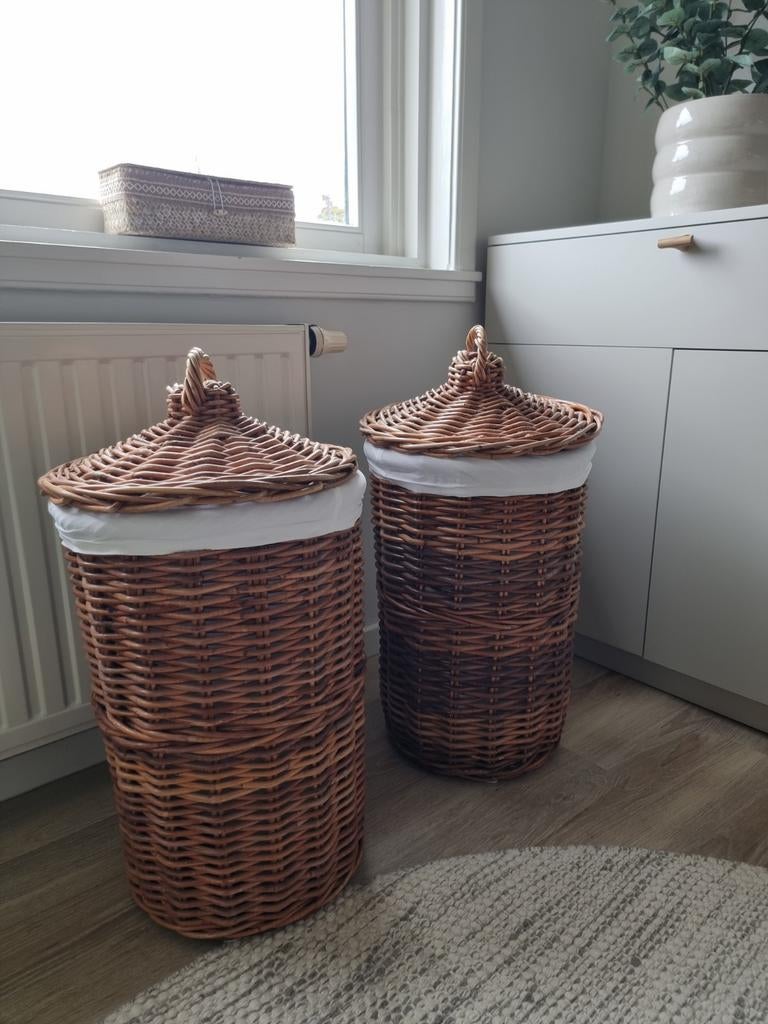 Twee wasmanden met uitneembare zakken, Ophalen, Rond
