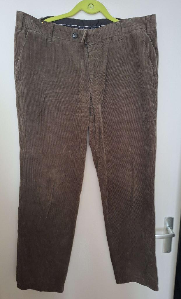 Ongedragen ribbelachtige stoffen heren broek, Kleding | Heren, Maat 52/54 (L), Bruin, Ophalen of Verzenden, Zo goed als nieuw