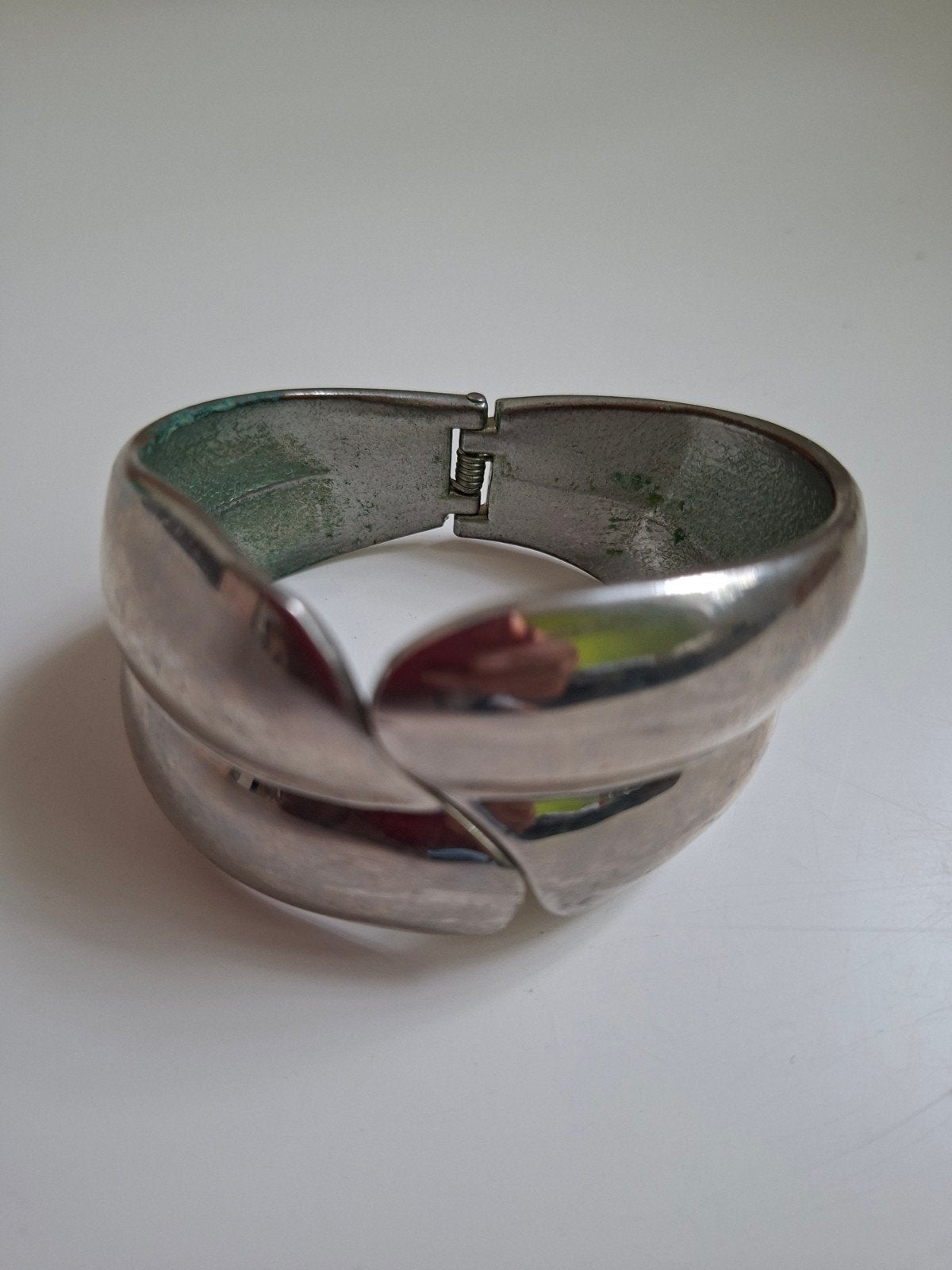 Zilverkleurige armband met organische vormen, Sieraden, Tassen en Uiterlijk, Ophalen of Verzenden, Gebruikt, Zilver, Overige materialen