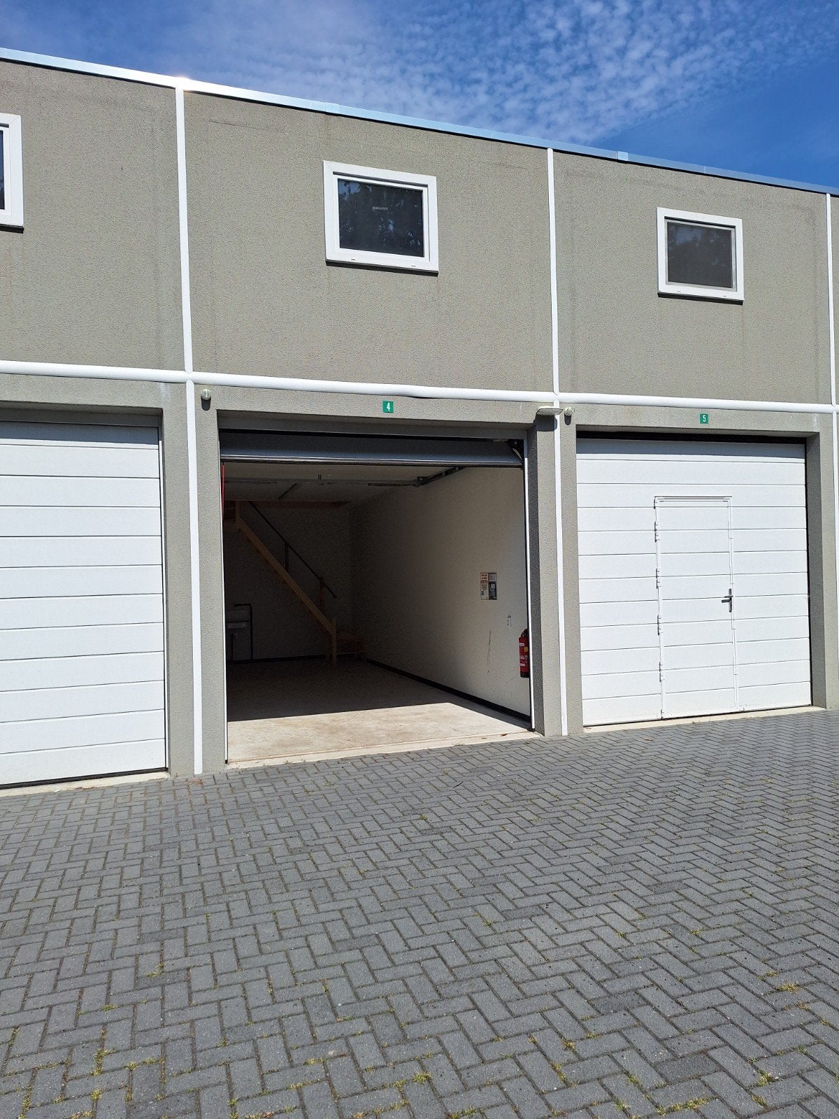 Loods/bedrijfs/kantoor unit opslag Emmen centrum met parkere, 60 m², Huur, Bedrijfsruimte