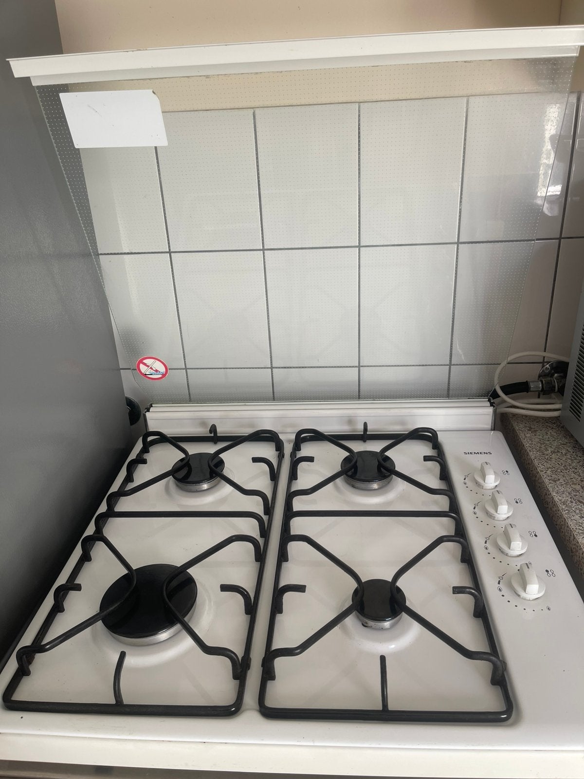 4 pits gaskookplaat:glazen deksel en elektrische ontsteking., Witgoed en Apparatuur, Ophalen, 4 kookzones, Zo goed als nieuw, Energieklasse A of zuiniger