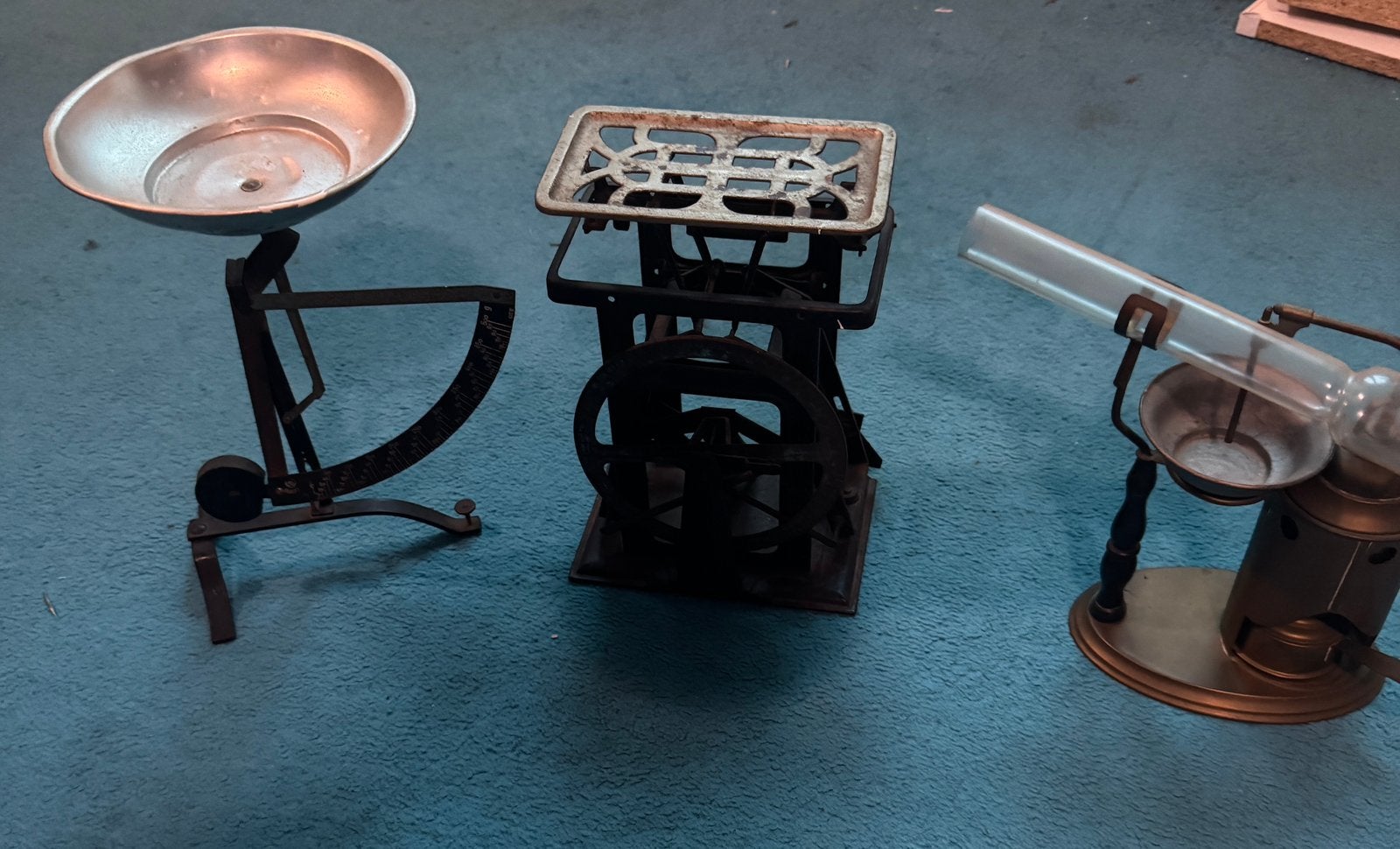 Antieke spulletjes weegschaal inhalator etc, Ophalen