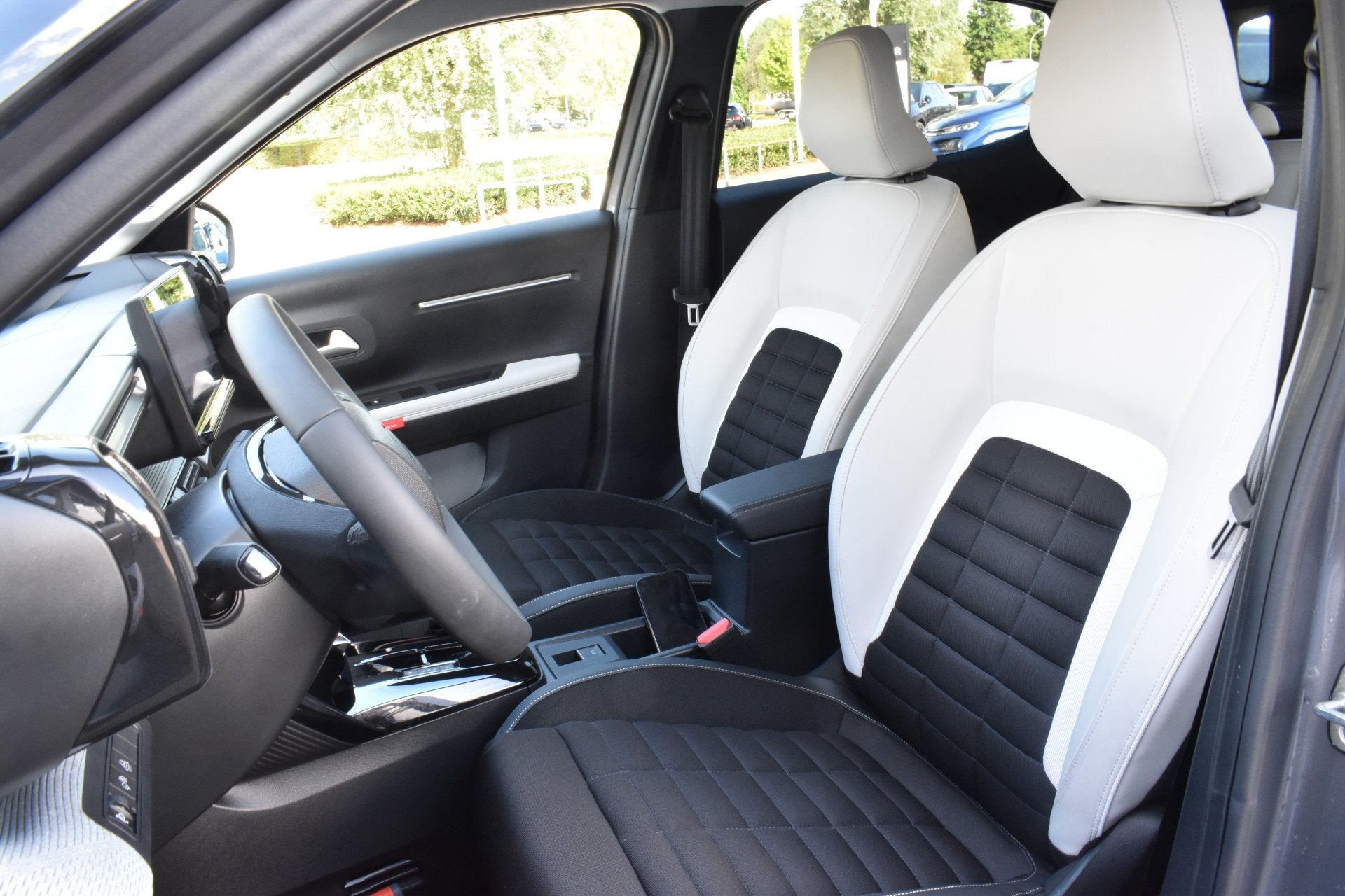 Citroën Ë-C3 Aircross Max 113pk 44 kWh Navigatie | Airco |, Stof, Gebruikt, Zwart, 303 km