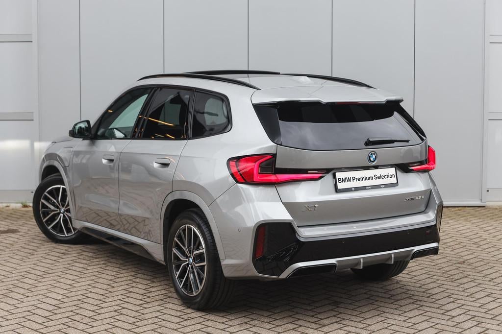 BMW X1 xDrive25e M Sport Automaat / Panoramadak / Trekhaak /, Gebruikt, Bedrijf, Hybride Elektrisch/Benzine, 3 cilinders