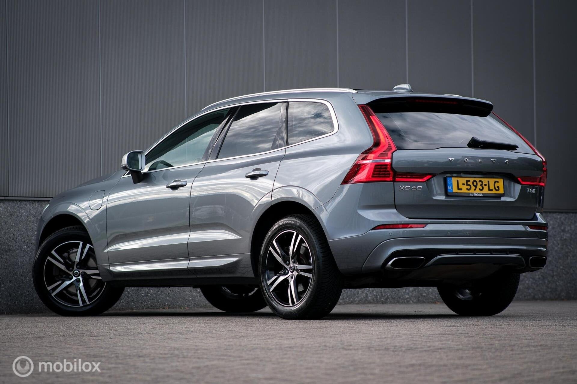 Volvo XC60 2.0 T8 Twin Engine AWD R-Design | B&W audio | Tre, Auto's, Automaat, 389 pk, Gebruikt, 1969 cc