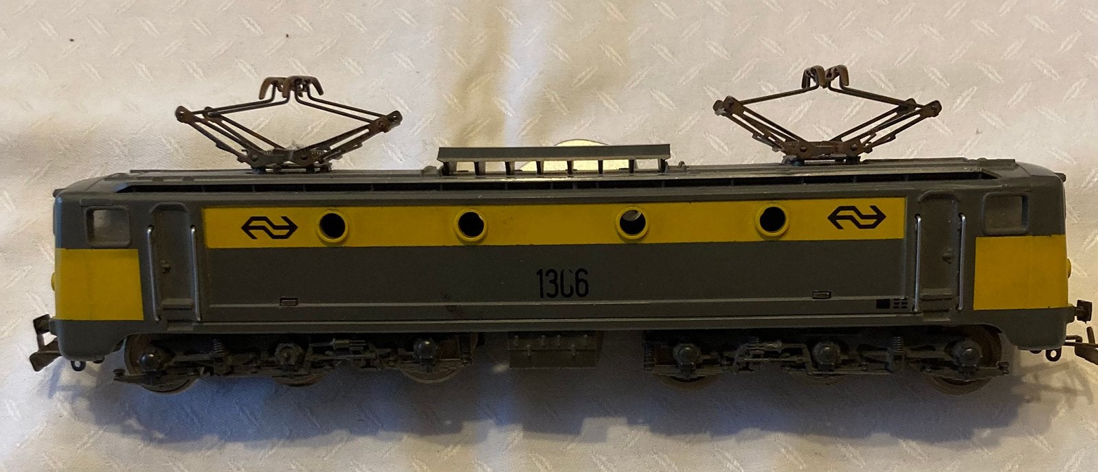 Jouef locomotief serie 1300 model 1306, Hobby en Vrije tijd, Modeltreinen | H0, Zo goed als nieuw, Locomotief, Gelijkstroom, Analoog