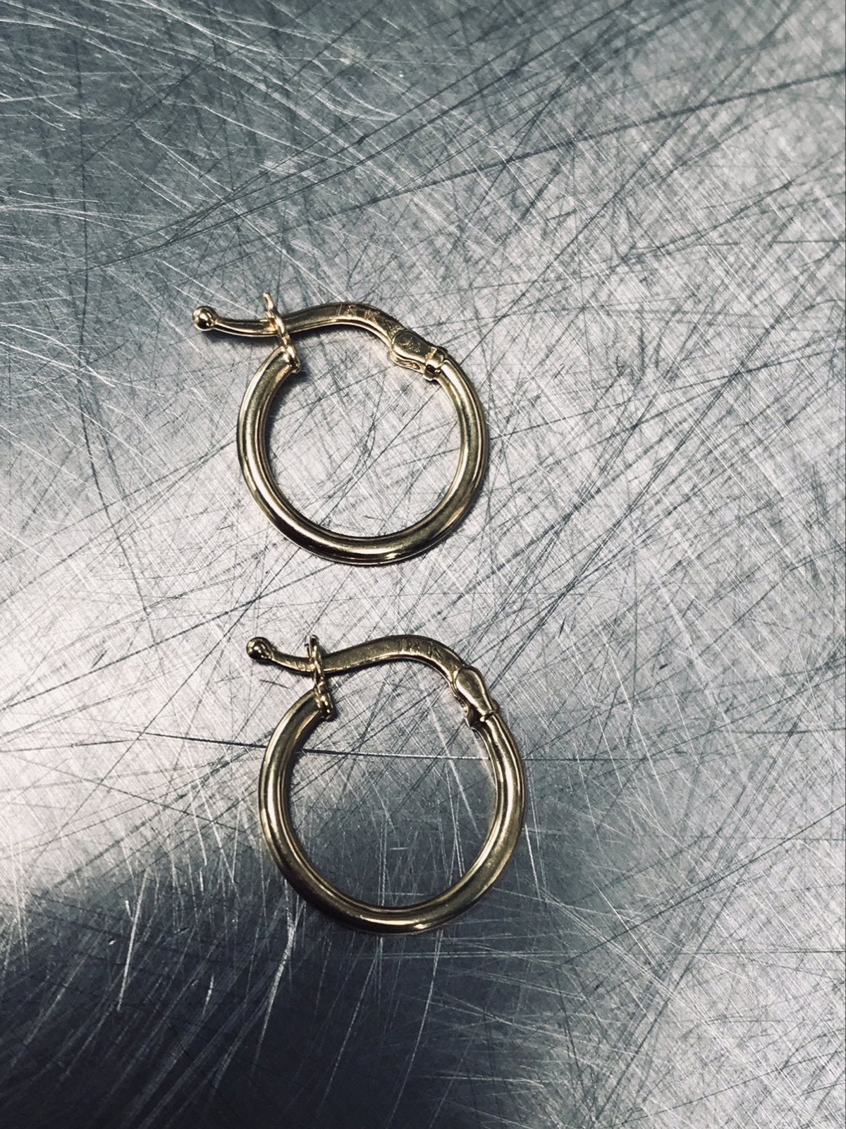 18 karaat geel gouden gemerkte klapcreolen, Sieraden, Tassen en Uiterlijk, Oorbellen, Hangers, Geel, Ophalen of Verzenden, Zo goed als nieuw