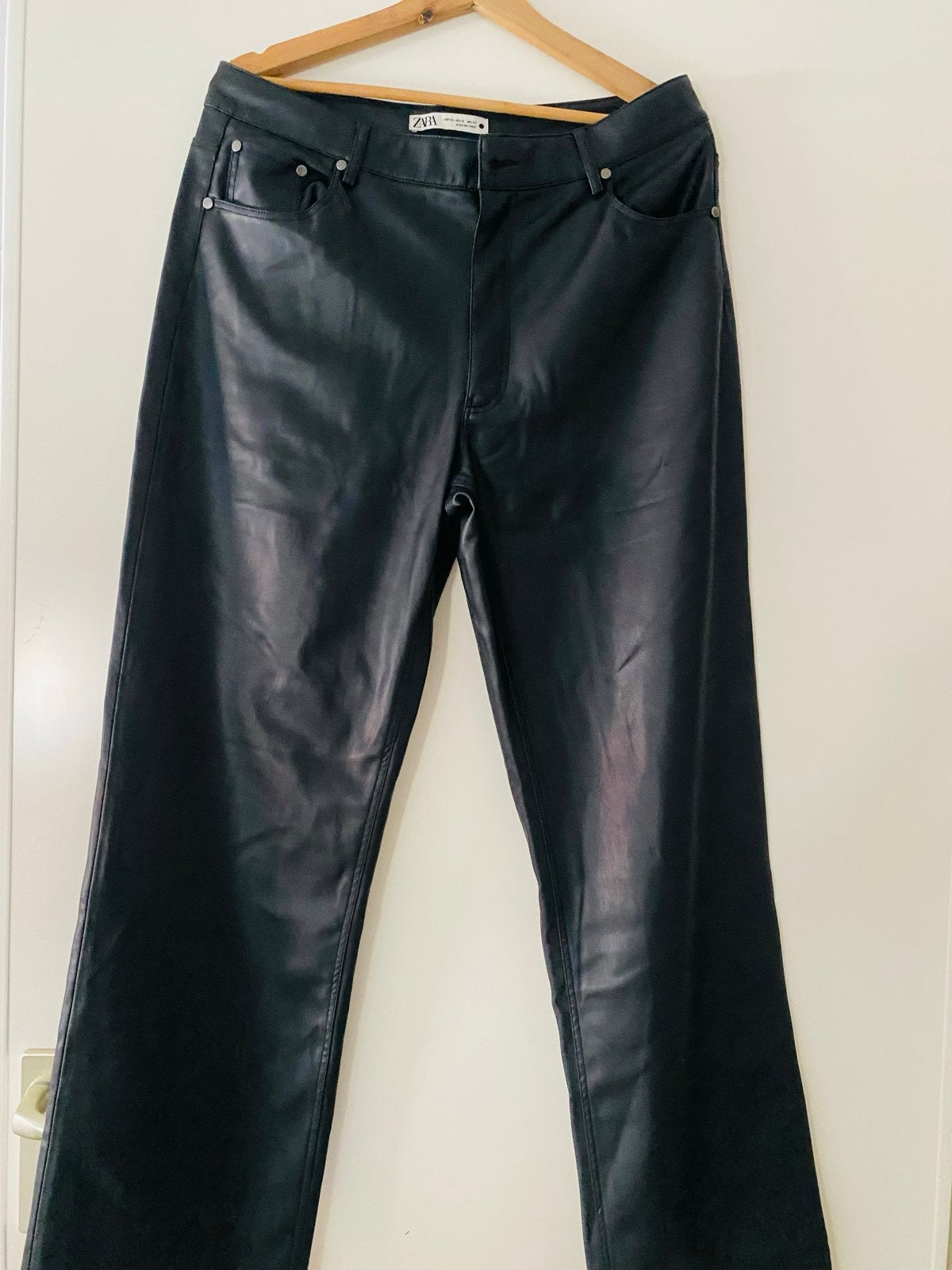 Zara zwarte faux leren broek, Zwart, Maat 42/44 (L), Ophalen of Verzenden, Zo goed als nieuw