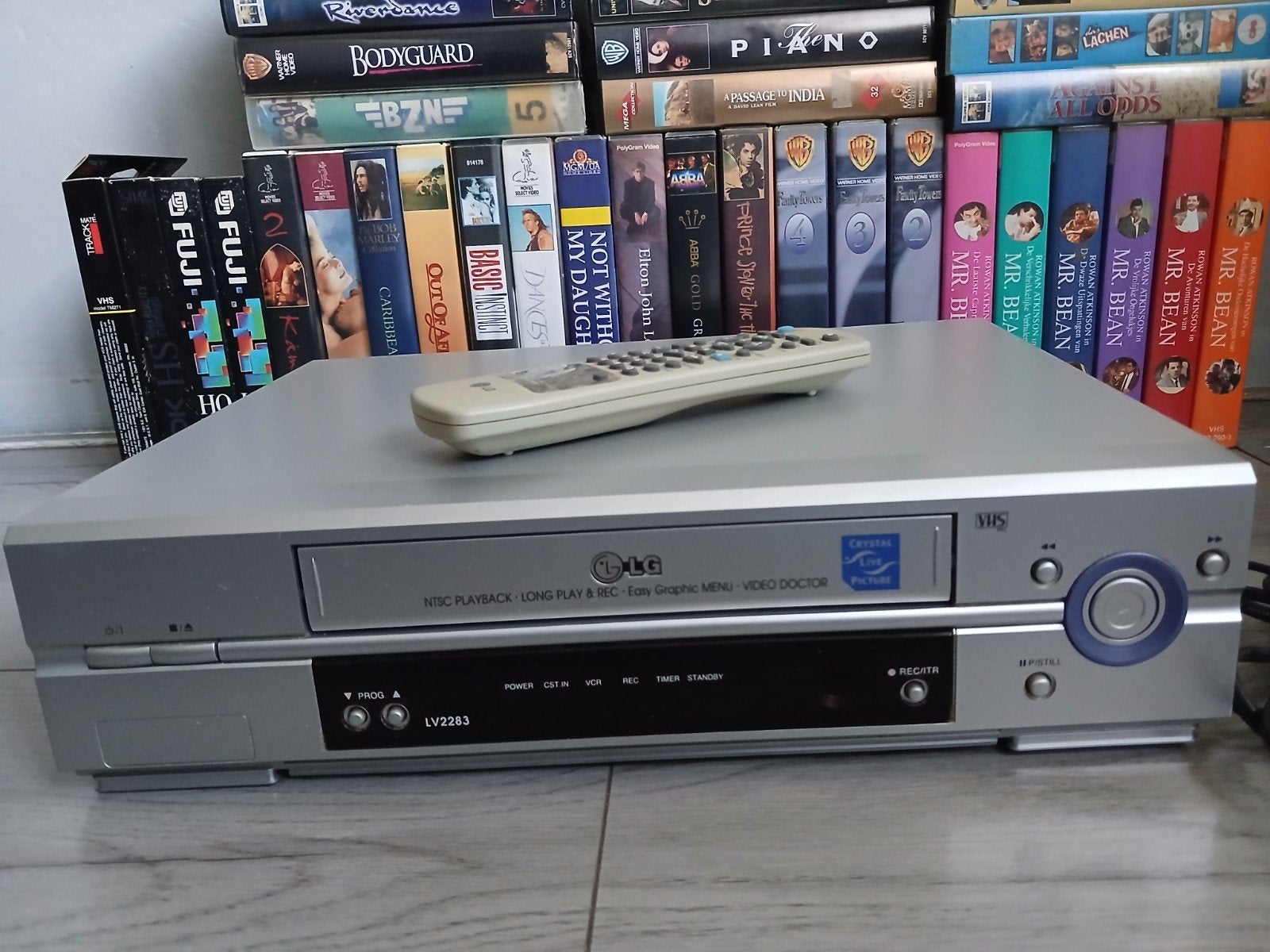 LG VHS recorder incl.afstandsbediening en 38 videobanden, Ophalen of Verzenden, Zo goed als nieuw, VHS-speler of -recorder