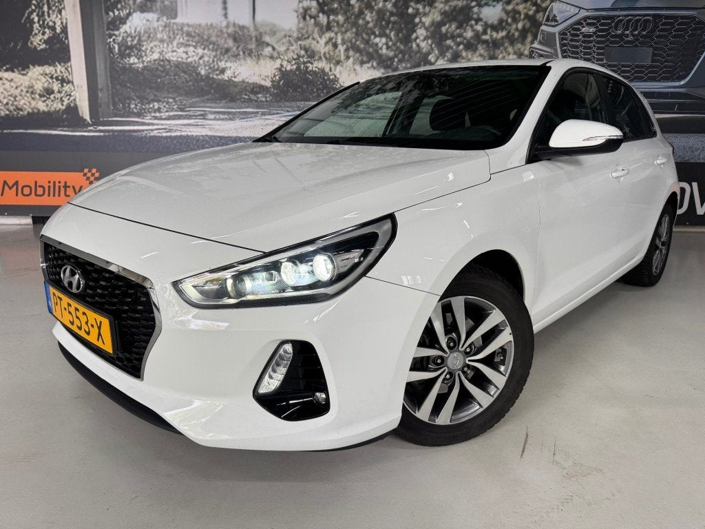 Hyundai I30 1.0 T-GDI First Edition / CarPlay / all-season b, Auto's, 21 km/l, Lane Keeping Assist, Gebruikt, Met garantie (alle)