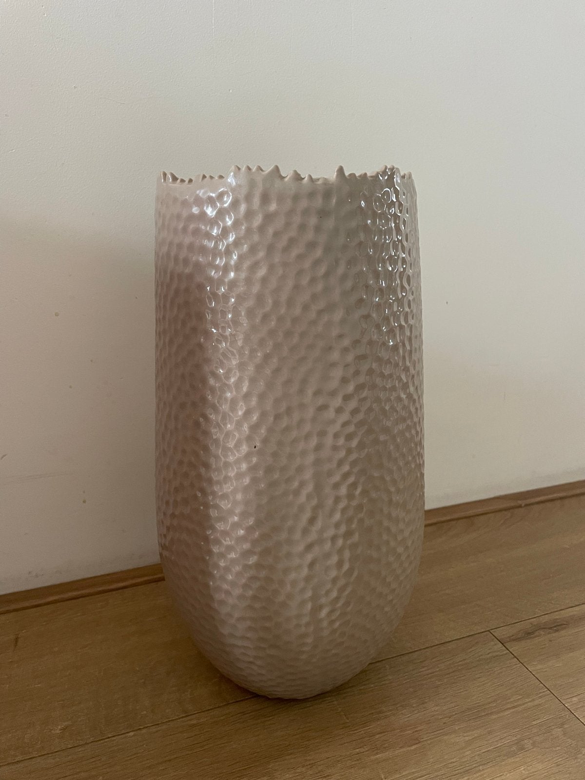 Hoge vaas 40 cm met structuur, Ophalen, Met patroon/structuur, Beige, Zo goed als nieuw