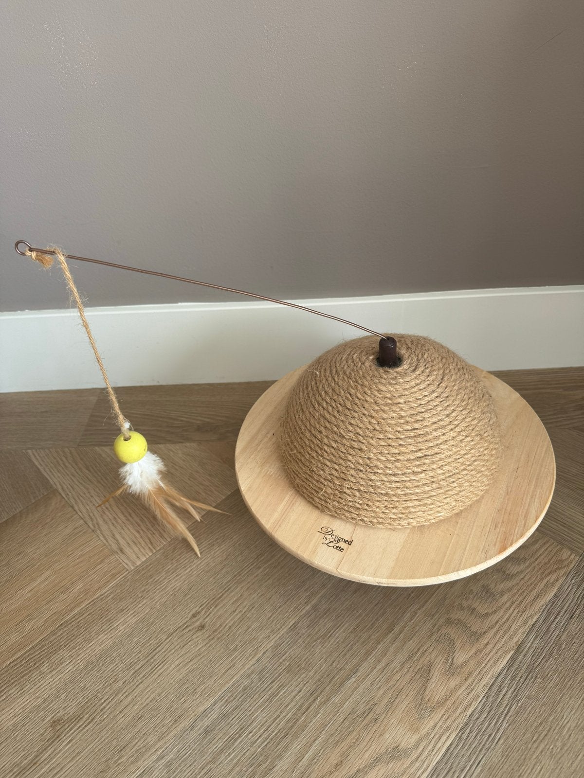 Designed by Lotte krabbal, Dieren en Toebehoren, Ophalen, Zo goed als nieuw, Speelbal