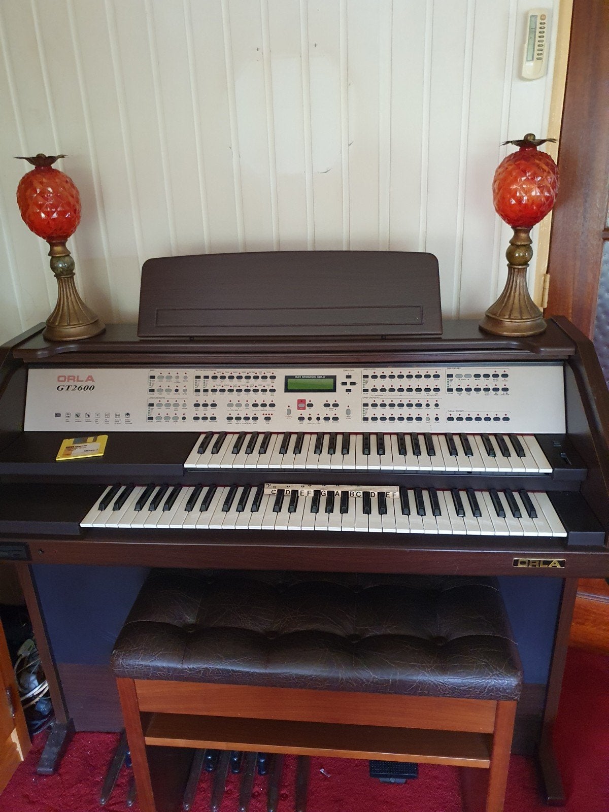 Orla GT2600 orgel met 2 klavieren en bankje, Ophalen