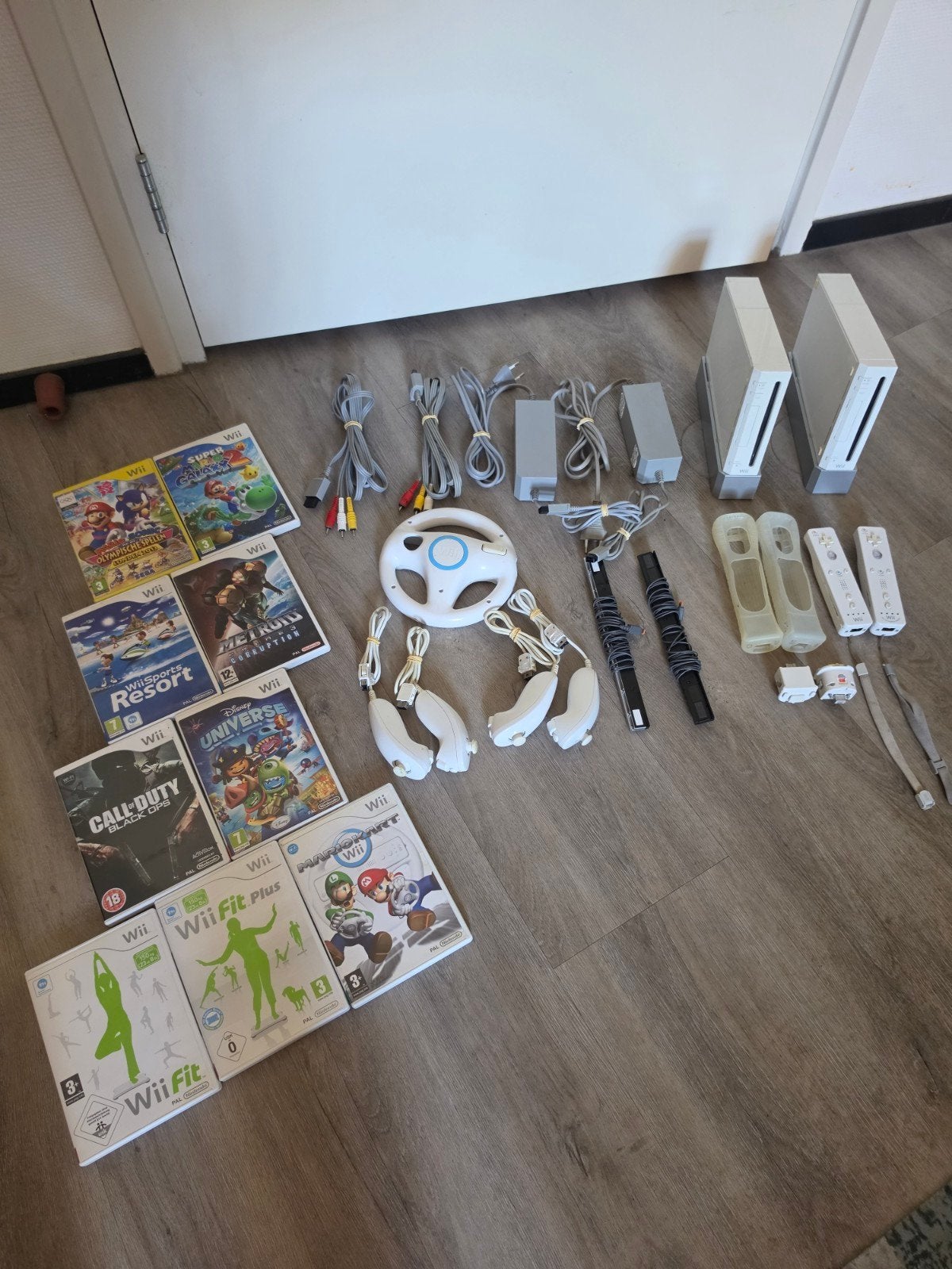 2x Nintendo Wii Bundel met 9 games, Ophalen of Verzenden, Gebruikt, Met 3 controllers of meer, Met stuurtje
