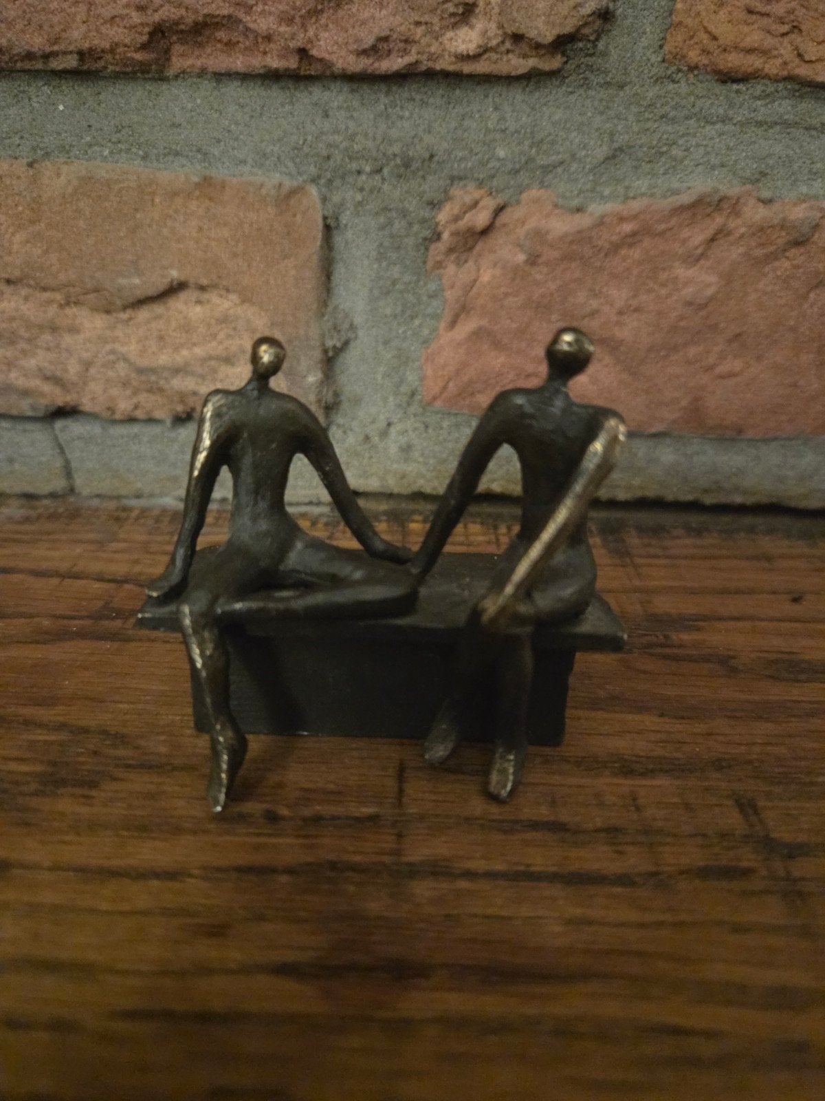 Bronzen beeldje 'Samen op een bankje', Groep mensen, Minder dan 20 cm, Ophalen of Verzenden, Handgemaakt