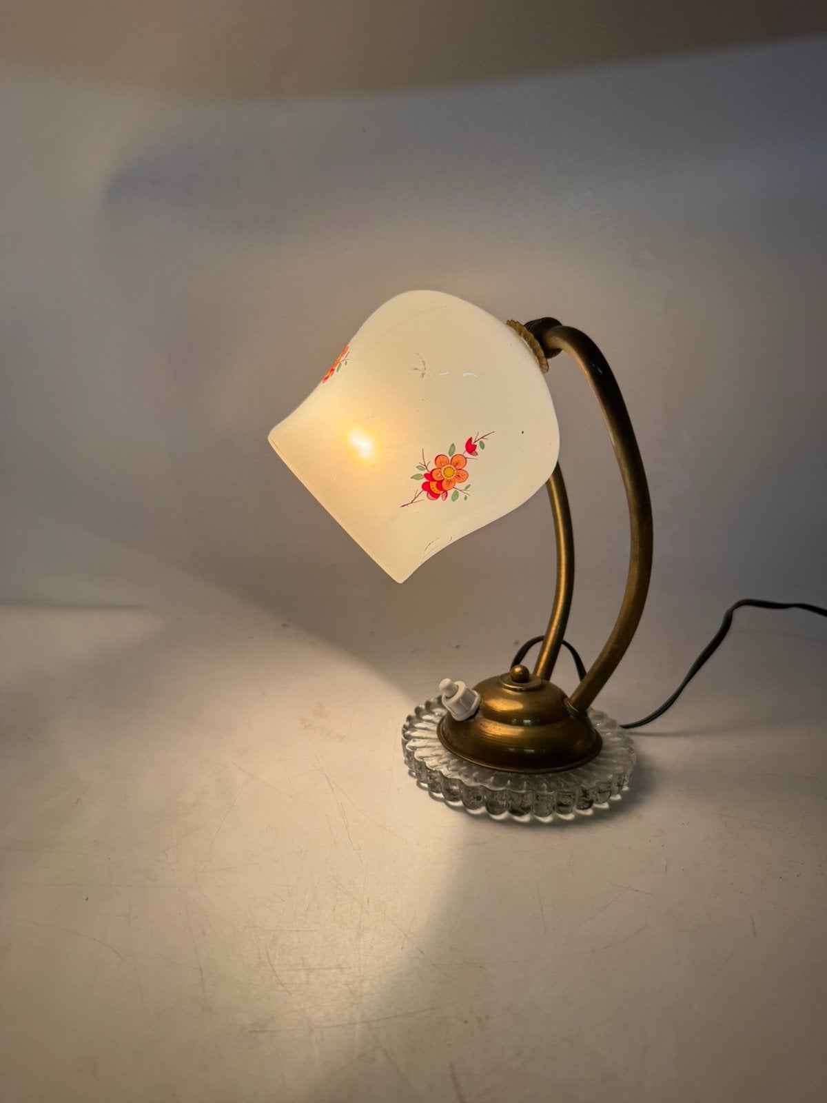 Vintage Italiaanse Messing Bedlamp met Opaline Kap, Ophalen of Verzenden