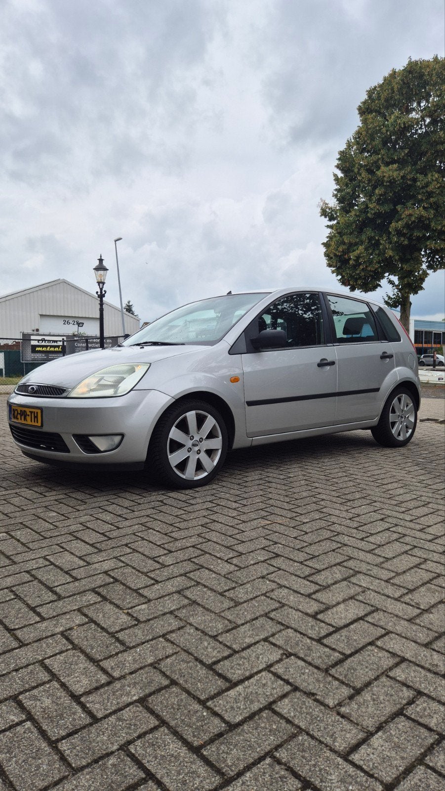 Ford Fiësta 1.3 8V 5DR 2004 Grijs, 1299 cc, Stof, 40 €/maand, Zwart