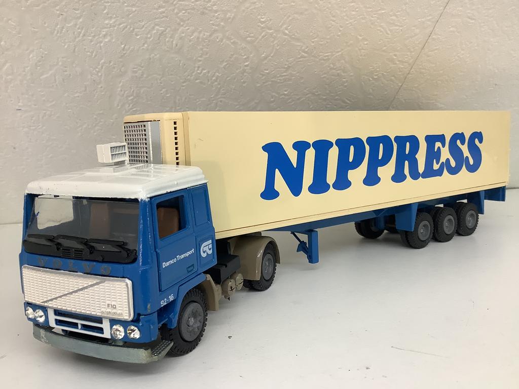 Volvo F10 Damco Nippress, Hobby en Vrije tijd, Ophalen of Verzenden, Zo goed als nieuw, Bus of Vrachtwagen, Tekno