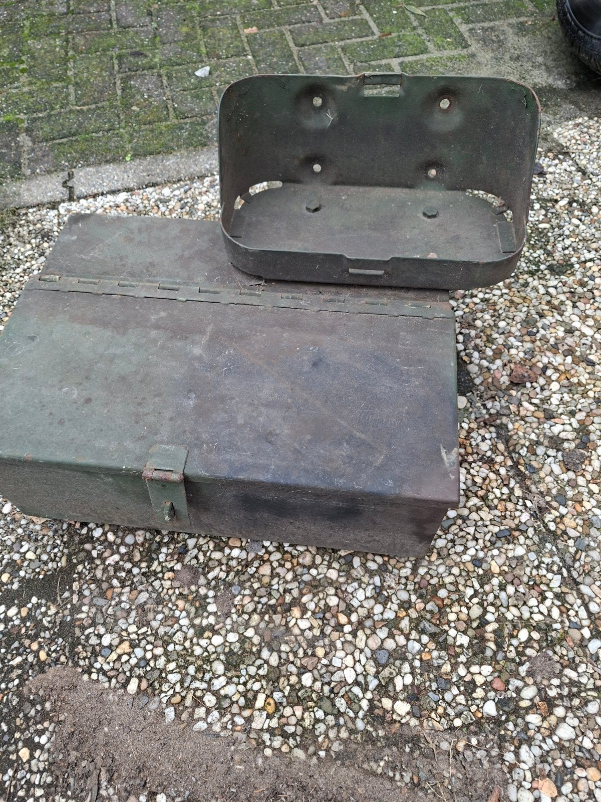 Leger voertuig gereedschap kist., Ophalen
