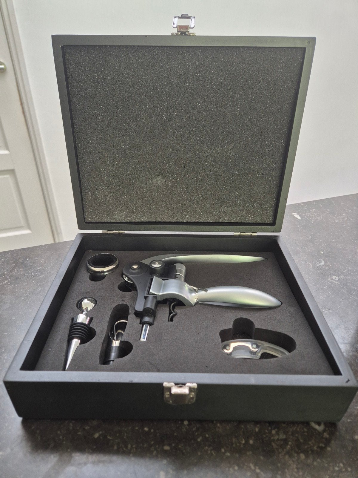 Nieuw Wijnset - Ongebruikt met Kurkentrekker en Accessoires, Ophalen of Verzenden, Nieuw