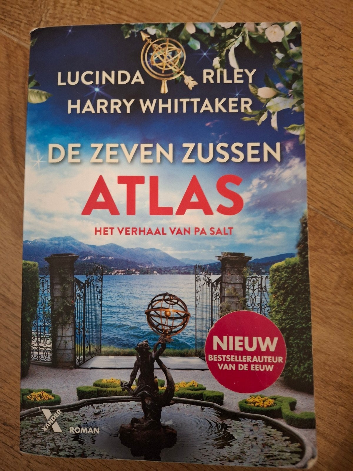 Harry Whittaker - Atlas, Ophalen of Verzenden, Zo goed als nieuw, Harry Whittaker; Lucinda Riley