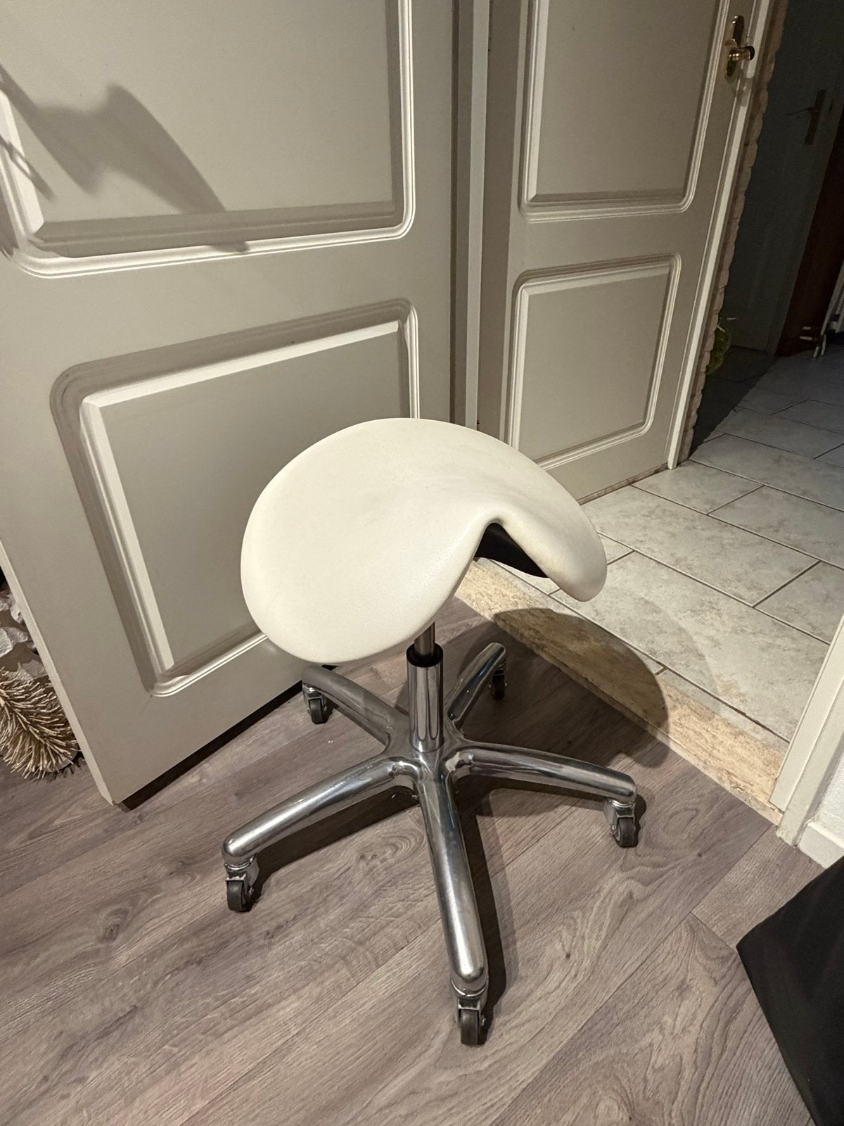Witte tabouret op wielen, Ophalen, Gebruikt, Wit, Metaal