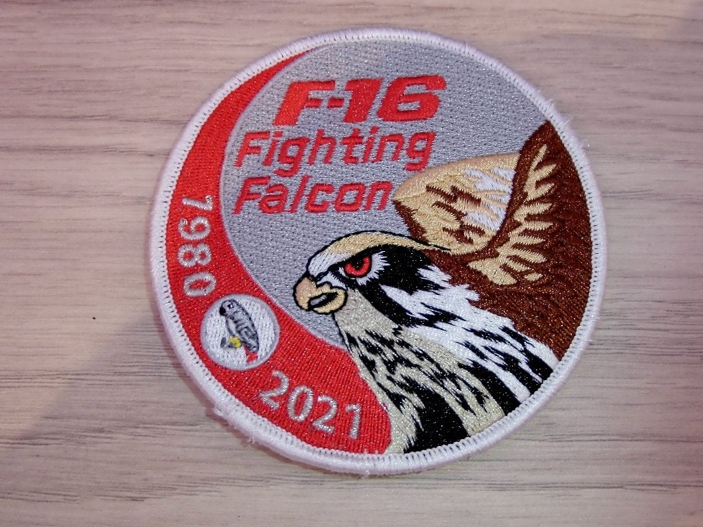 Patch RNLAF 322 SQN. F-16 Fighting Falcon swirl 1980-2021, Verzenden, Luchtmacht, Nederland, Embleem of Badge