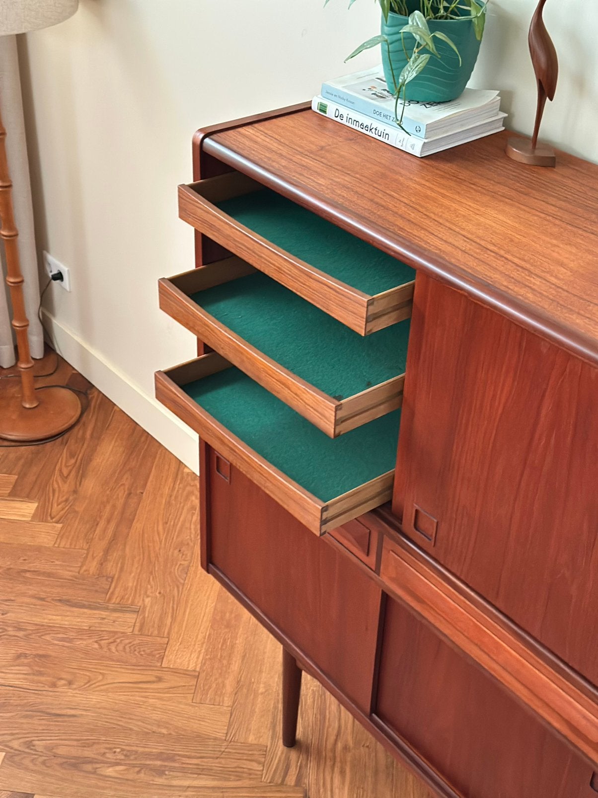 Vintage highboard Deens Johannes Andersen jaren 50/60/70, Huis en Inrichting, Kasten | Wandmeubels, Ophalen, Gebruikt, Met deur(en)
