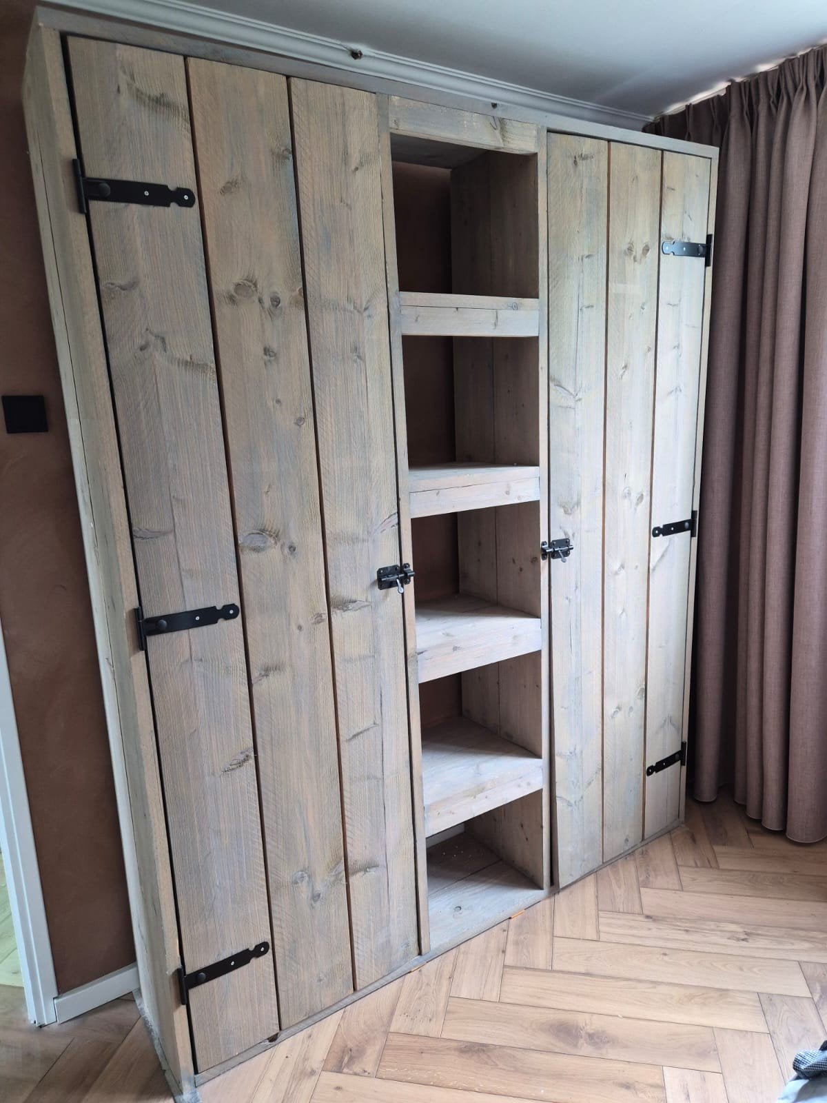Steigerhouten kledingkast met legplanken en hangruimte, Huis en Inrichting, Ophalen, Met deur(en), Gebruikt, 200 cm of meer