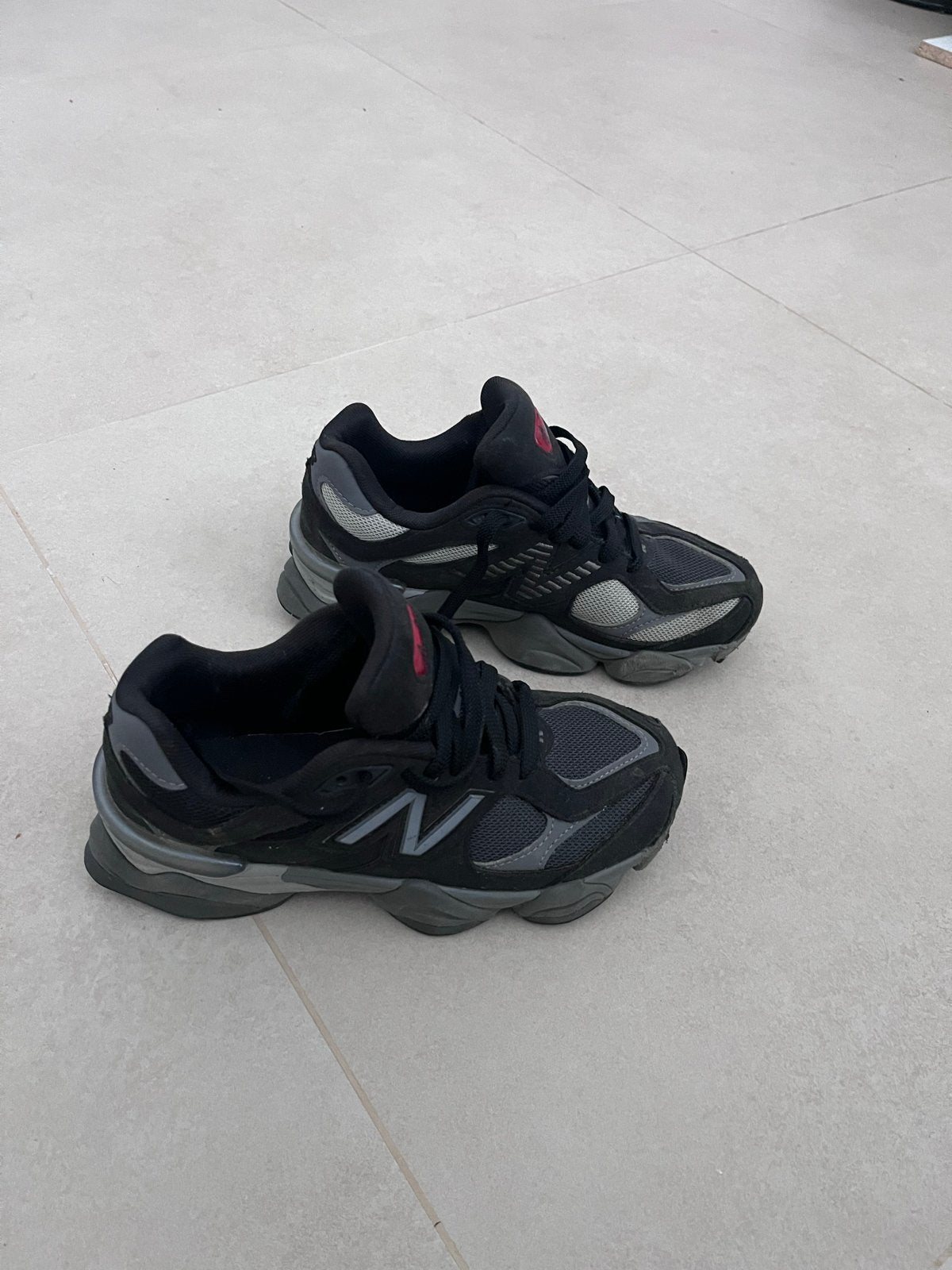 New Balance 9060 Sneakers Zwart - Maat 35.5, Ophalen of Verzenden, Zo goed als nieuw, Zwart, Sneakers of Gympen