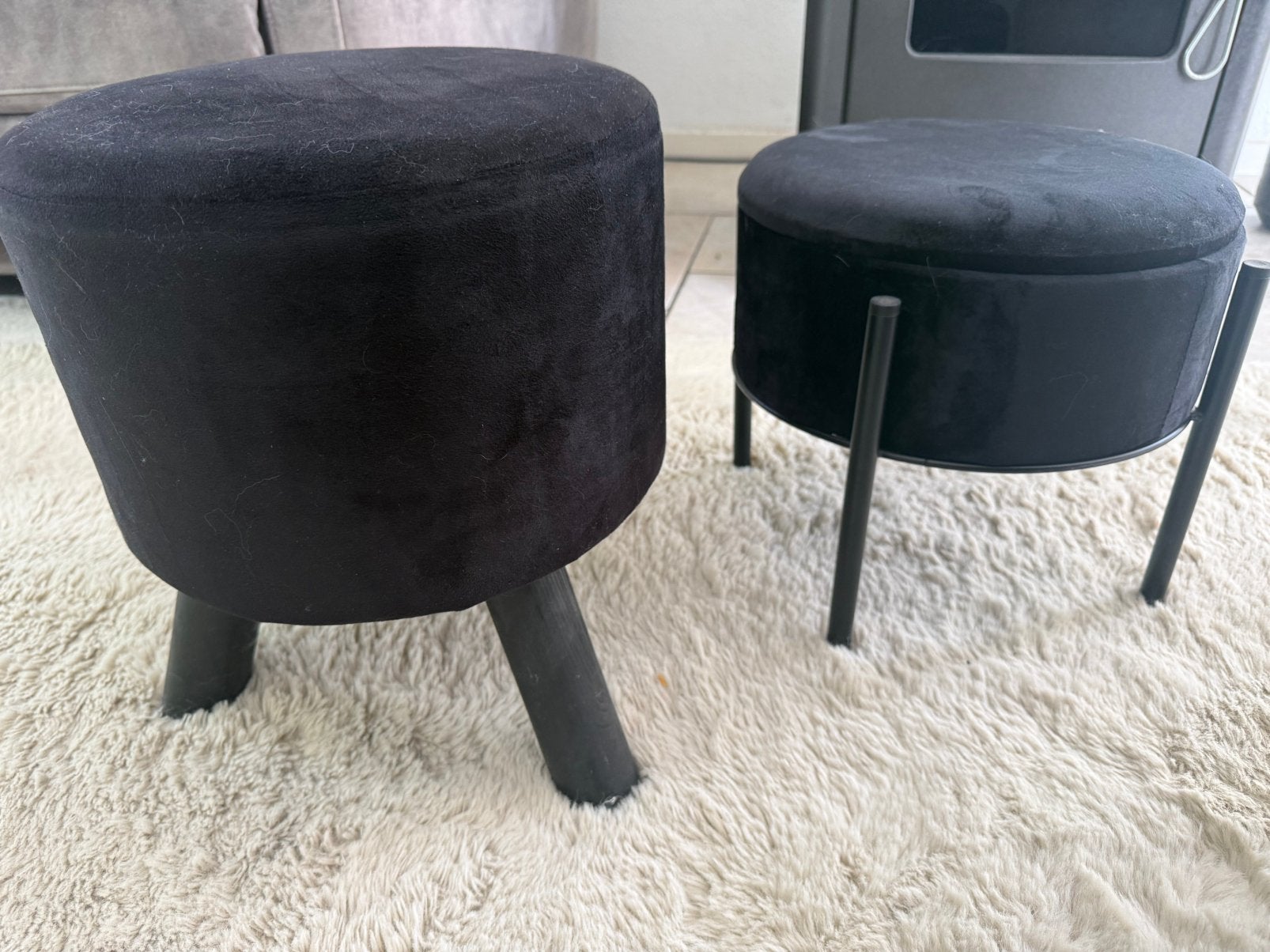 Twee zwarte krukjes, Ophalen, Zo goed als nieuw, Rond, Minder dan 50 cm