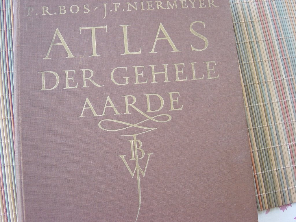 atlas der gehele aarde, Gelezen, Overige atlassen, Ophalen of Verzenden, 1800 tot 2000