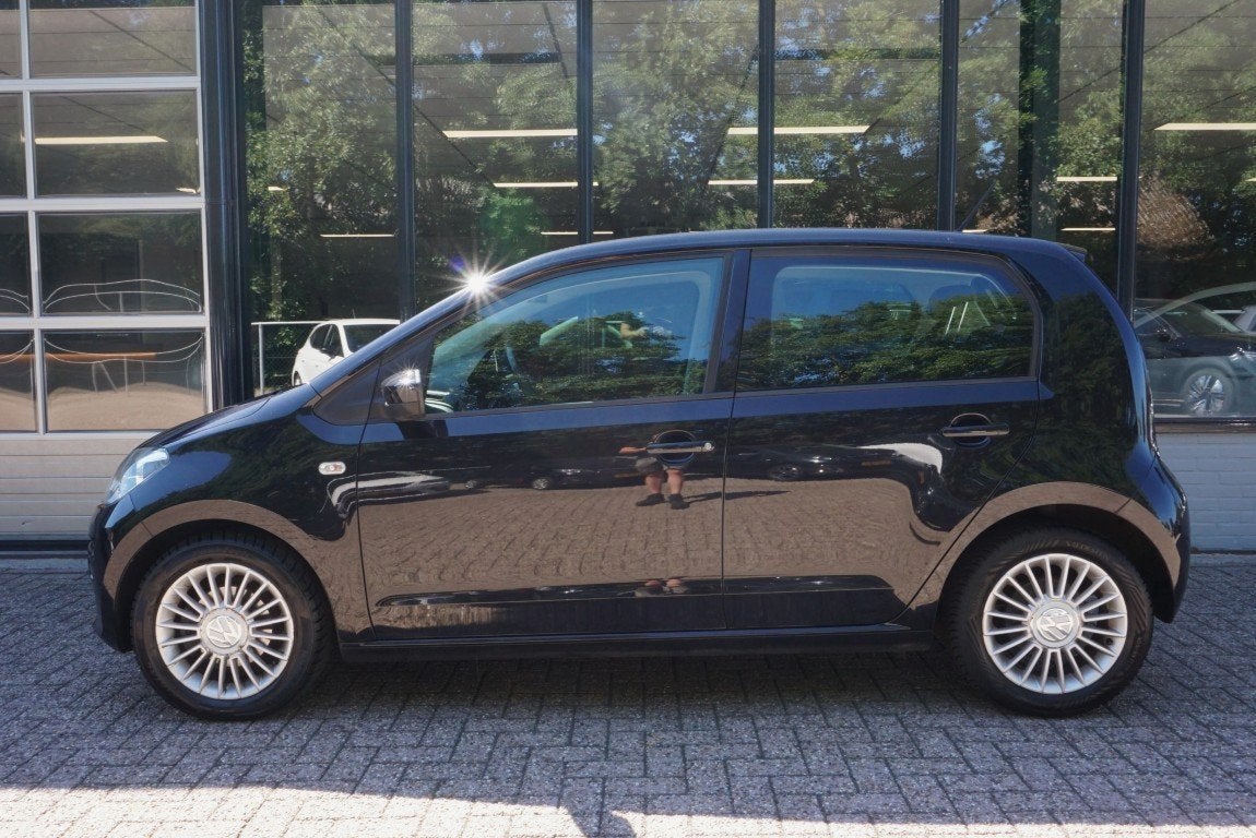 Volkswagen up! 1.0 high up! BlueMotion met nieuwe apk!, Auto's, Volkswagen, 12 maanden, Gebruikt, Leder en Stof, Zwart