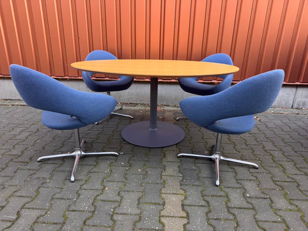 Artifort Clarion (voorheen Circle) tafel afmeting 120x160cm, Ophalen