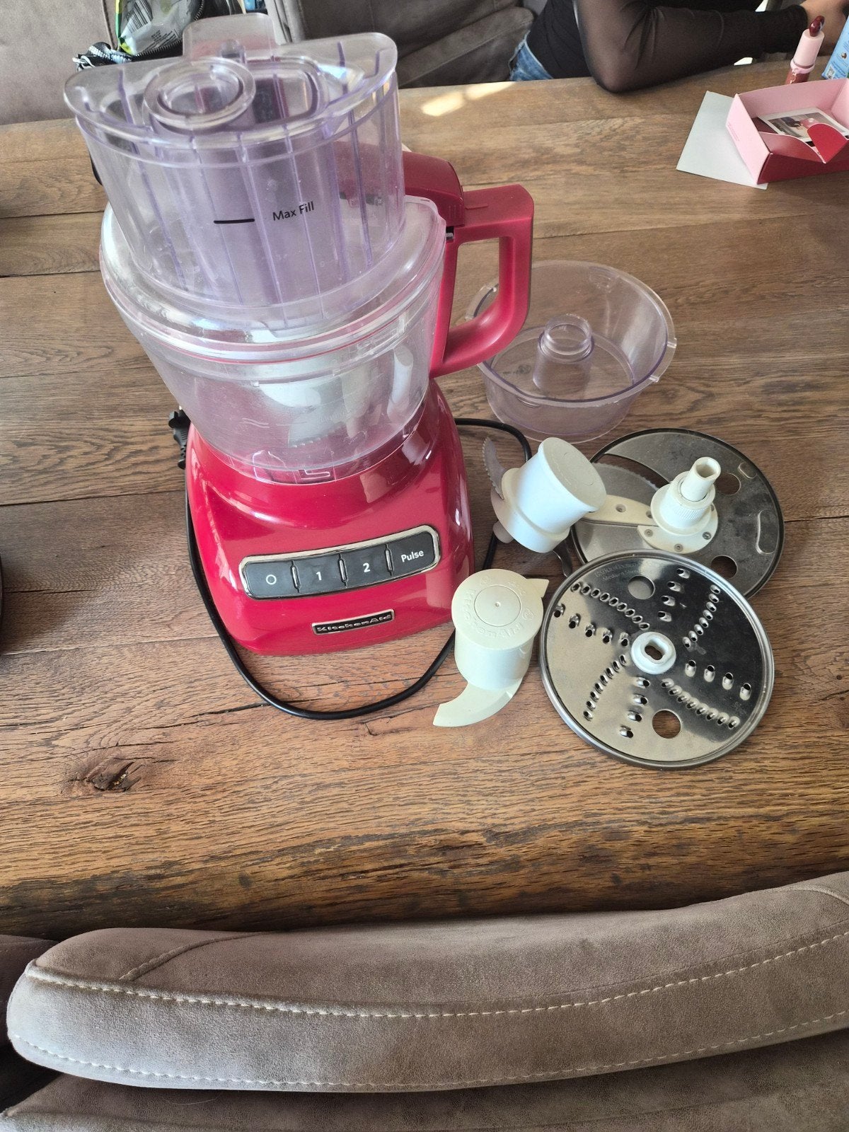 KitchenAid Foodprocessor 3.1L Keizerrood + Accessoires, 3 tot 4 liter, Ophalen, Gebruikt, 3 snelheden of meer