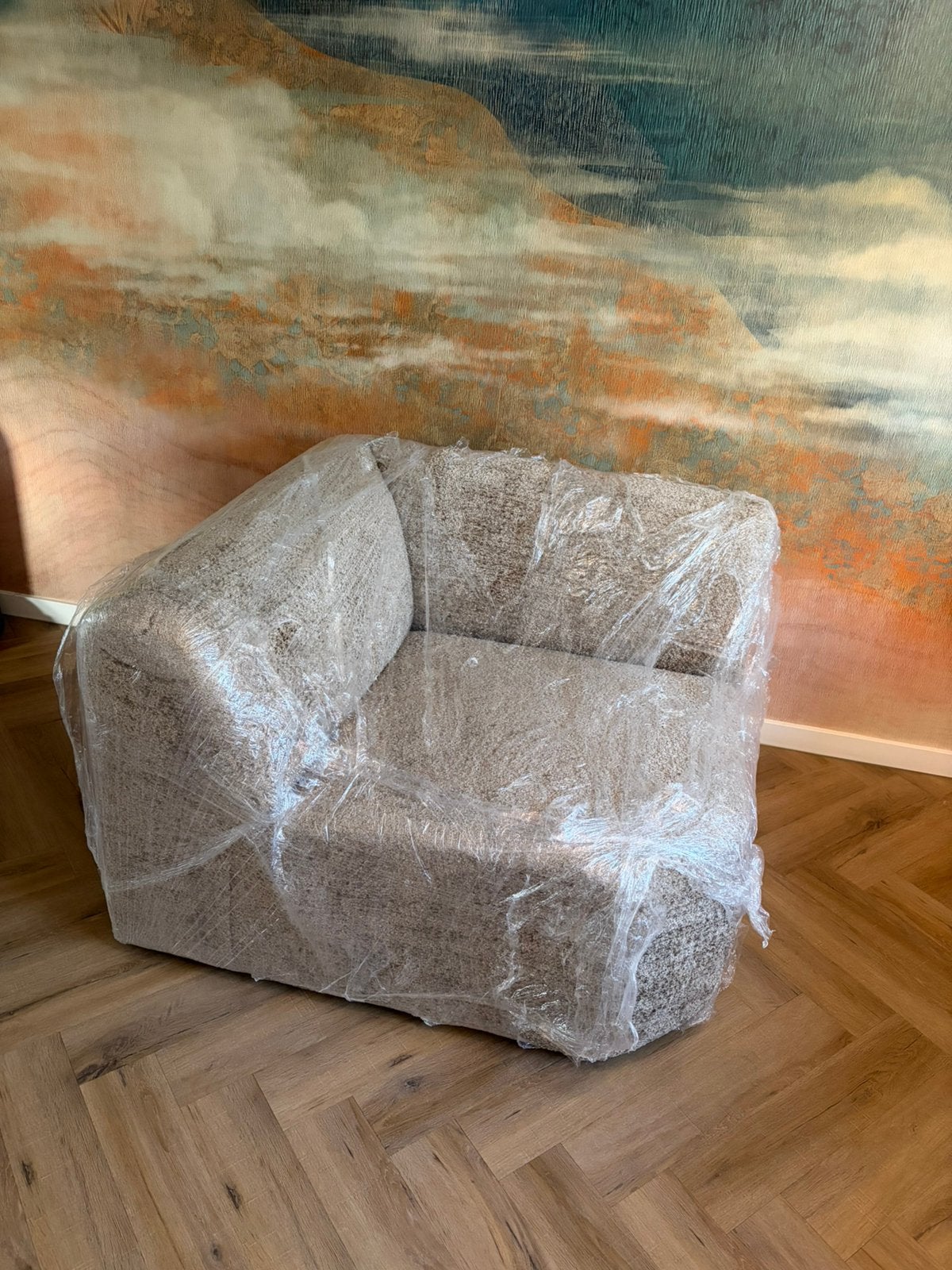 WOOOD Mojo fauteuil - Donkerzand (In plastic) Loods5 vtwonen, Huis en Inrichting, Japandi, 100 tot 125 cm, Nieuw, Ophalen of Verzenden