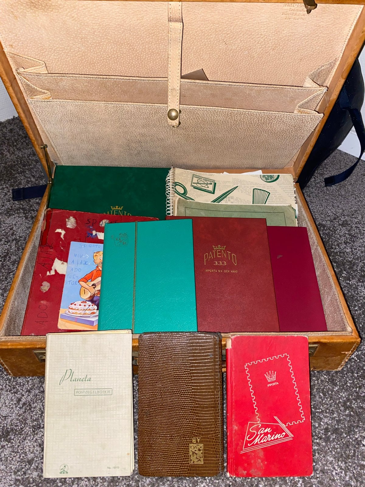 Grote verzameling postzegels in diverse albums en mappen, Ophalen of Verzenden, Nederland en Buitenland