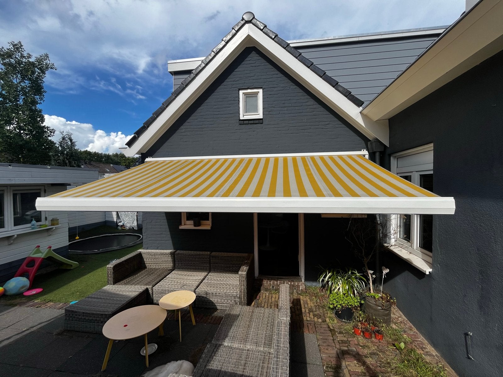 Zonneluifel, knikarmscherm, Geel/wit gestreept - gebruikt, Tuin en Terras, Ophalen, Gebruikt, 450 cm of meer, Knikarmscherm