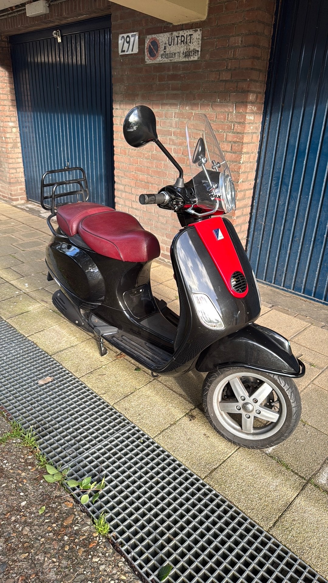 Vespa LX 125cc motorscooter