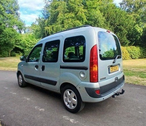 Renault Kangoo 1.6 16V Family 5-Pers Automaat Airco Trekhaak, Parkeersensor, Stof, 995 kg, 49 €/maand