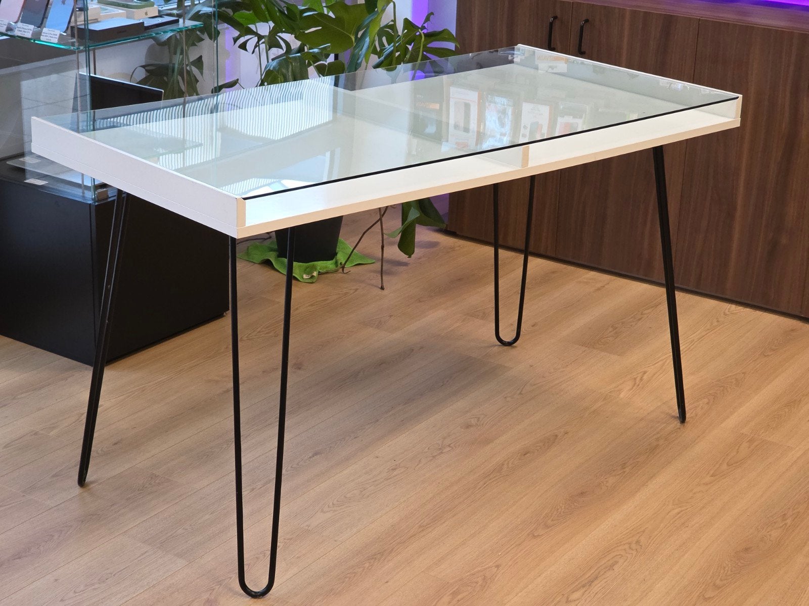 Mooie tafel met glazen blad - 140x70x82cm, Ophalen, -, -, -