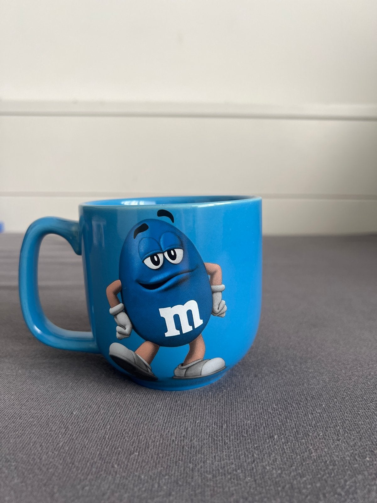 M&M's mok - Blauw M&M's karakter, Ophalen of Verzenden, Steen/keramiek, Overige merken, Overige typen