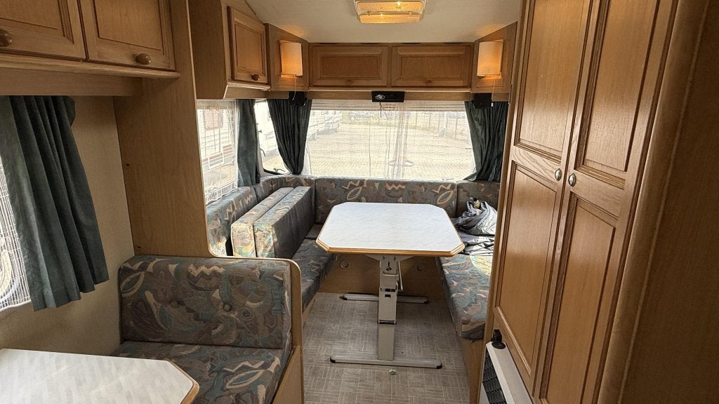 Chateau Cantara 938 T bouwjaar 1993 met voortent en luifel, Caravans en Kamperen, Overige typen, Chateau, Rondzit, Schokbreker