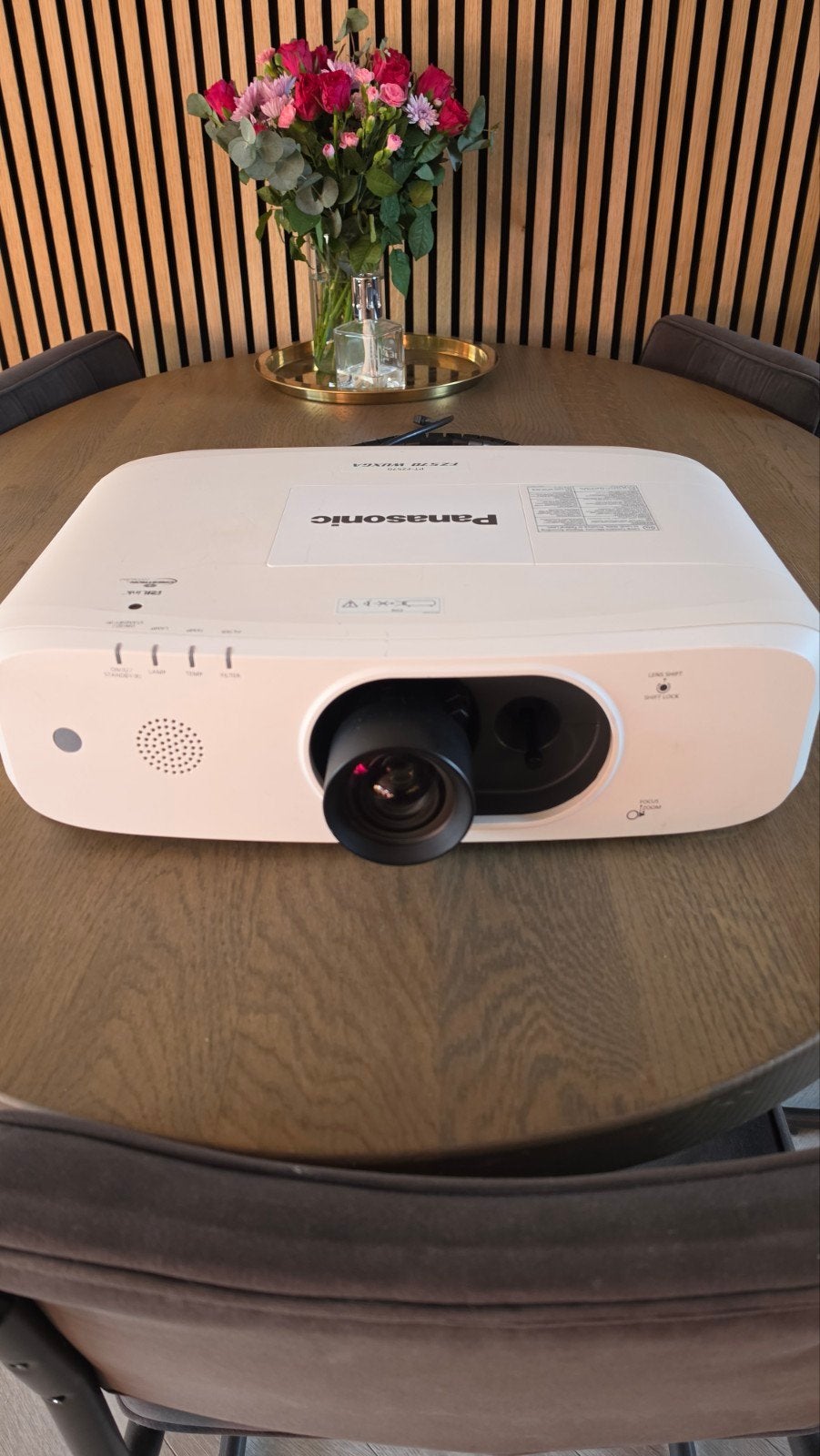 Panasonic PT-FZ570  HD Beamer - Recent onderhoud gehad, Panasonic, Ophalen of Verzenden, Zo goed als nieuw, LCD