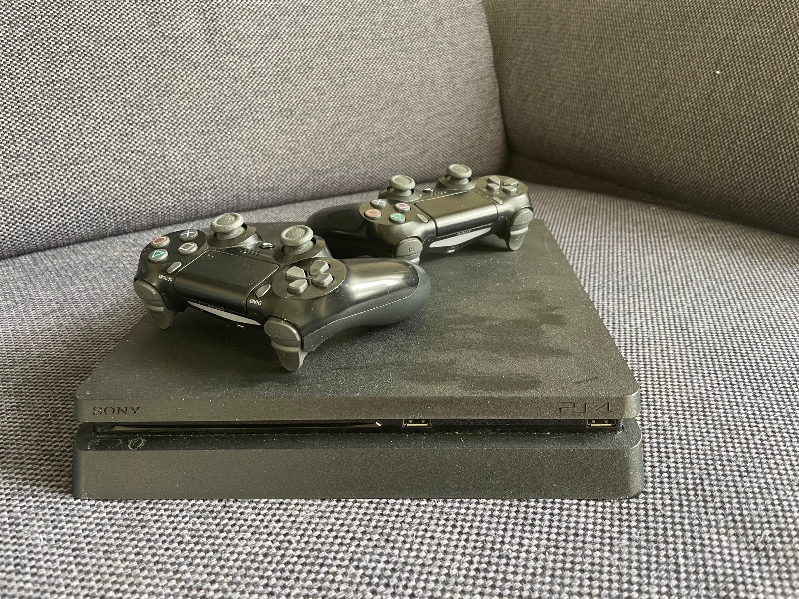 PlayStation 4 met 2 controllers, Ophalen, Zo goed als nieuw, Met 2 controllers, Original