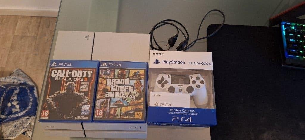 PlayStation 4 Wit met GTA V en Black Ops 3, Ophalen of Verzenden, Zo goed als nieuw, Met 1 controller, Original