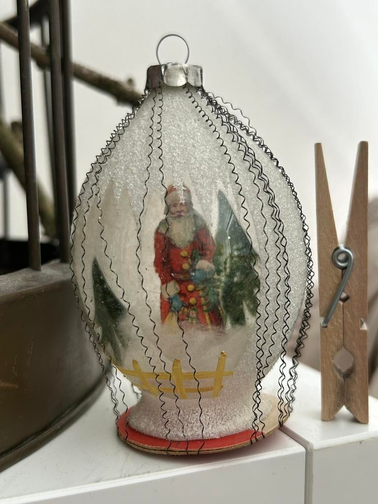 Oude glazen diorama kerstbal, kerstman poëzie plaatje, Ophalen of Verzenden, Gebruikt