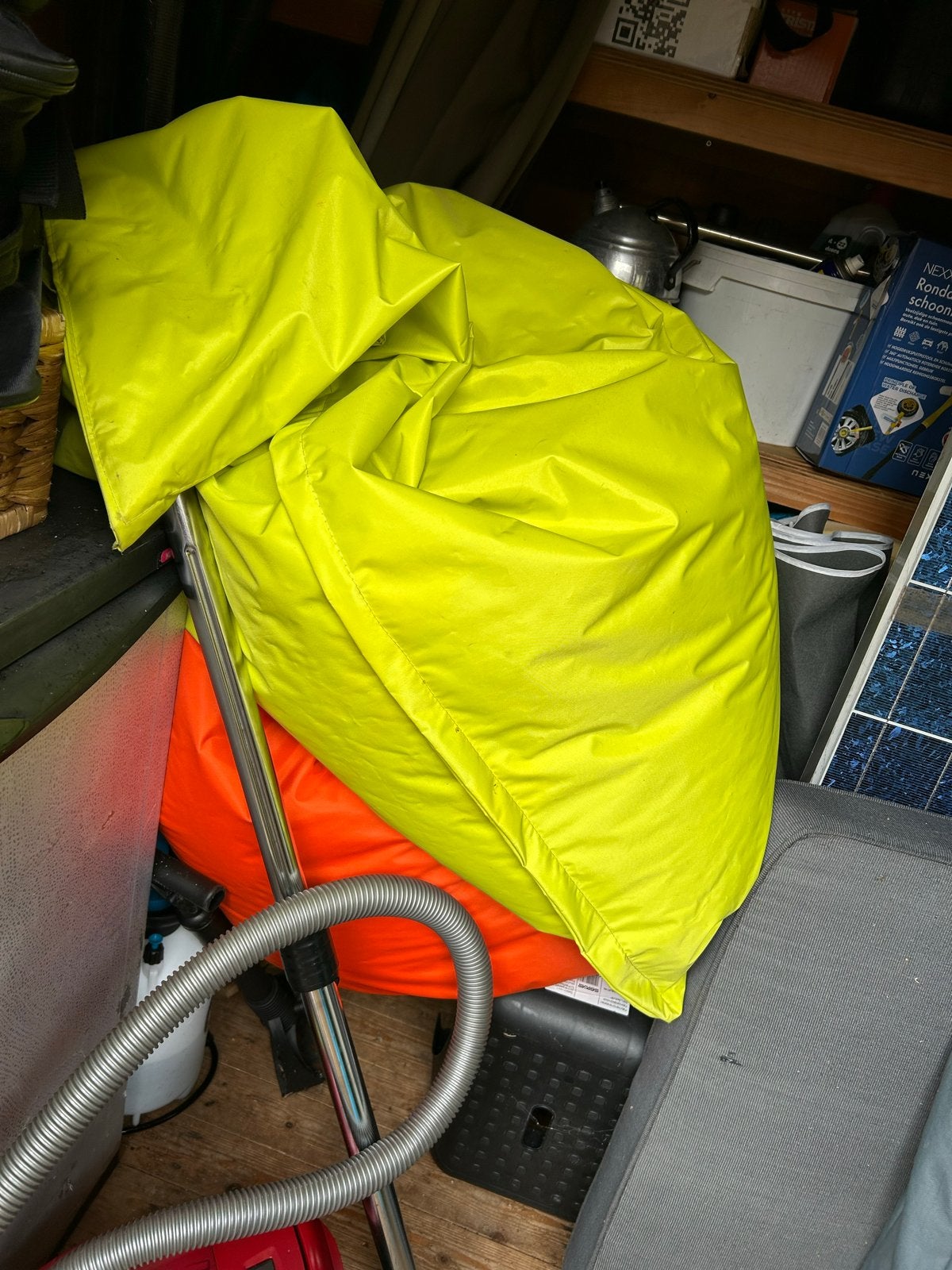 In bosbad Hoeven: Comfortabele Zitzakken - Geel en Oranje, Ophalen, Gebruikt, Geel, Zitzak