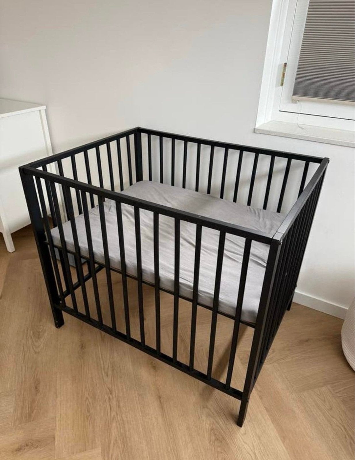 Zwarte Babybox met Matras, Ophalen, Zo goed als nieuw, Vierkant, Boxkleed