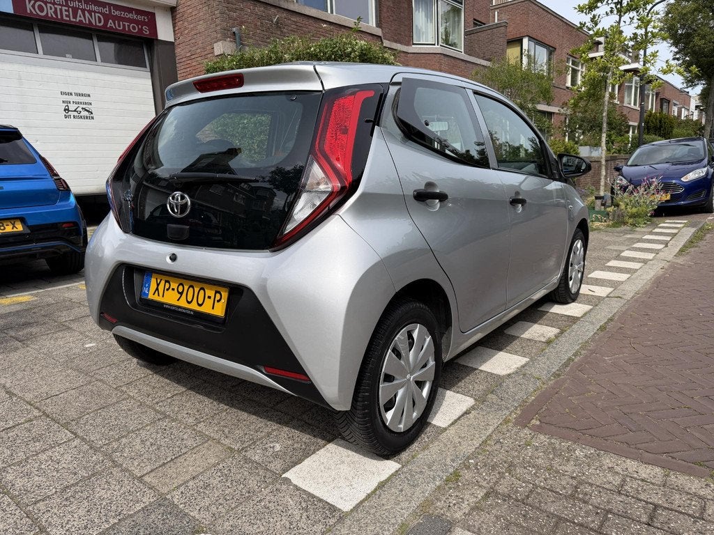 Toyota Aygo 1.0 VVT-i x-fun l Airco l Bluetooth, Auto's, Voorwielaandrijving, Stof, Gebruikt, Met garantie (alle)